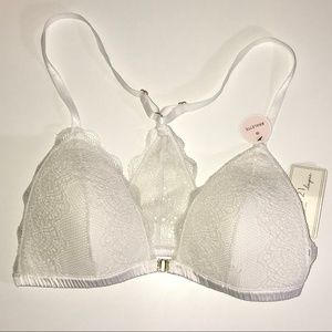 Forever 21 White Lace Gold Clasp Bra Size M